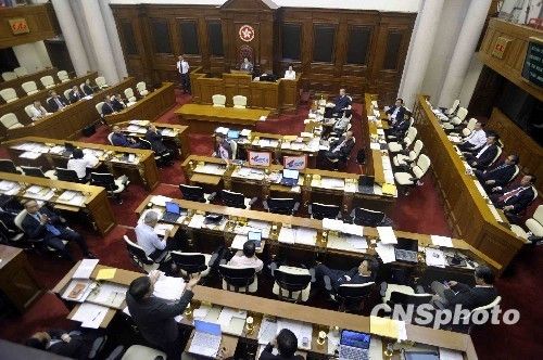 香港立法會通過2012行政長官產(chǎn)生辦法決議案(圖)