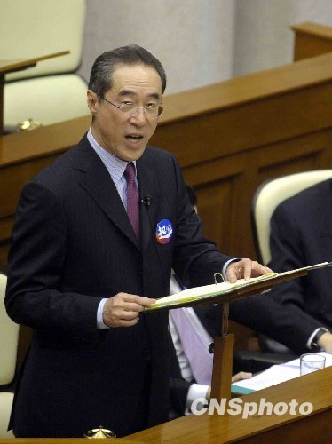 香港立法會通過2012行政長官產(chǎn)生辦法決議案(圖)