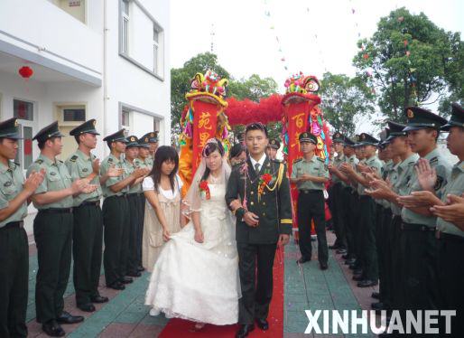 解放軍新條令禁網(wǎng)上征婚 嚴禁建網(wǎng)站開博客(圖)