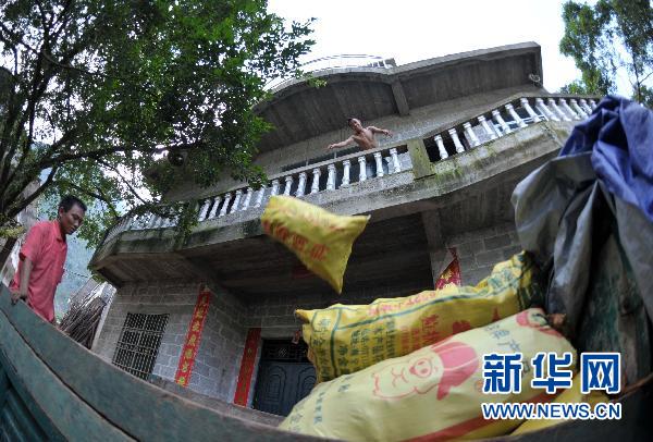 廣西凌云一村屯山體崩塌 近400名瑤胞被緊急轉移