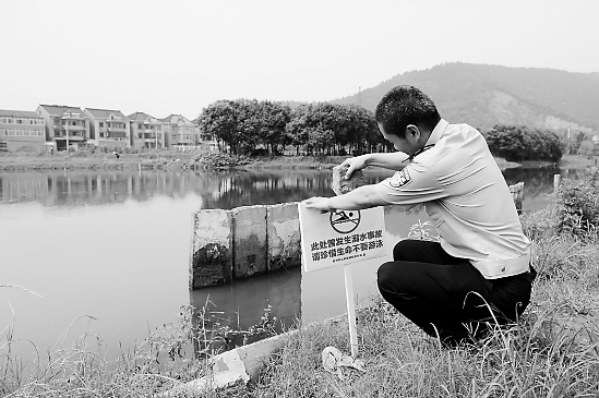 余杭201個旱鴨子民警學(xué)游泳 警方排摸各個危險(xiǎn)水域