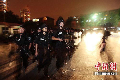 組圖：濟(jì)南警方調(diào)配700余人大規(guī)模清查娛樂(lè)場(chǎng)所