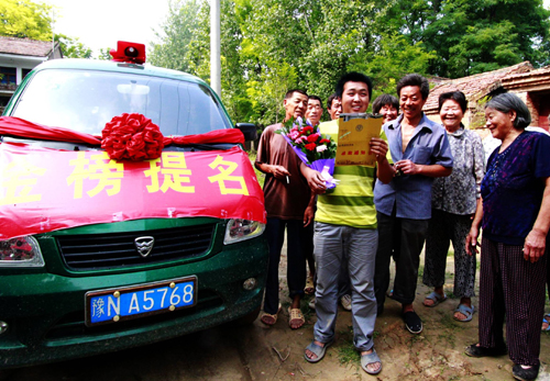 河南寧陵郵政局：用專車為“金榜題名時”服務(wù)