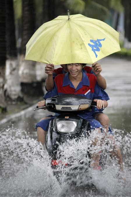 臺風(fēng)“燦都”給海南省帶來連續(xù)降雨