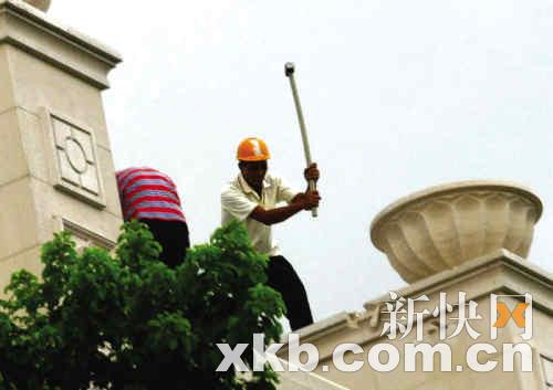 廣州“最牛違建”強拆續(xù)：廢墟阻礙最大鉤機入場