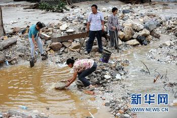 大雨致舟曲災(zāi)區(qū)再發(fā)泥石流 生命線兩舟公路再中斷