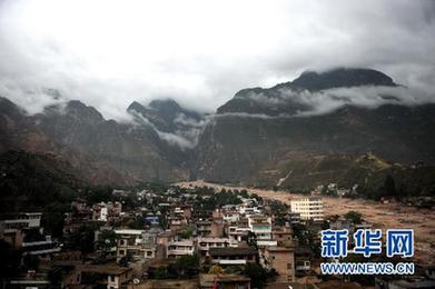 大雨致舟曲災(zāi)區(qū)再發(fā)泥石流 生命線兩舟公路再中斷
