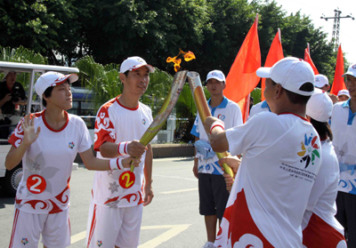 第五屆全國特奧運動會火炬?zhèn)鬟f首站開跑(圖)