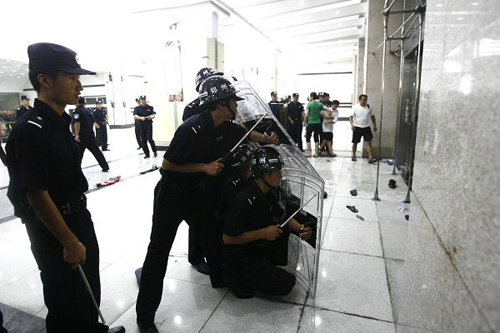 河南輸球球迷情緒失控 賽后爆發(fā)球迷騷亂（圖）