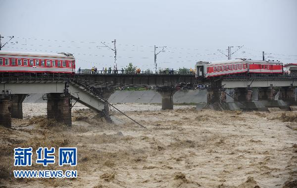 K165次旅客已安全轉(zhuǎn)運 寶成鐵路運輸逐步恢復正常