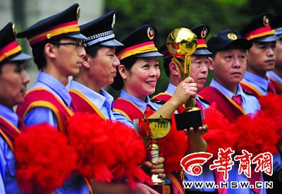 K165次車(chē)組47人獲230萬(wàn)獎(jiǎng)勵(lì) 市民評(píng)多高都不過(guò)分