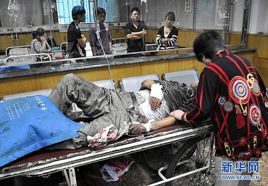 沈陽萬達(dá)廣場發(fā)生火災(zāi)致9死9傷 墻體爆裂(圖)