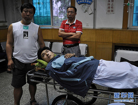 沈陽萬達廣場發(fā)生火災致9死9傷 墻體爆裂(圖)