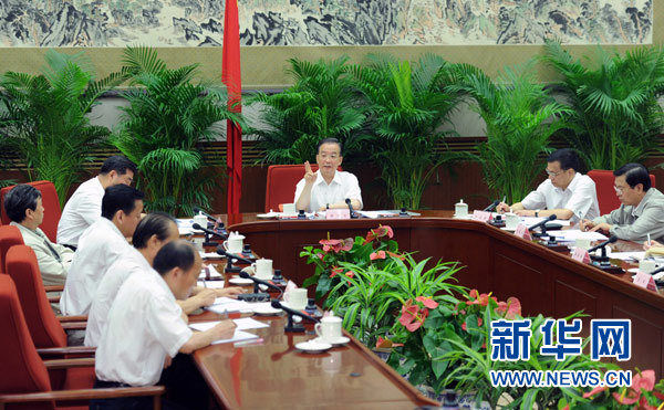 溫家寶主持召開國(guó)務(wù)院常務(wù)會(huì)議 實(shí)施五大措施發(fā)展家庭服務(wù)業(yè)
