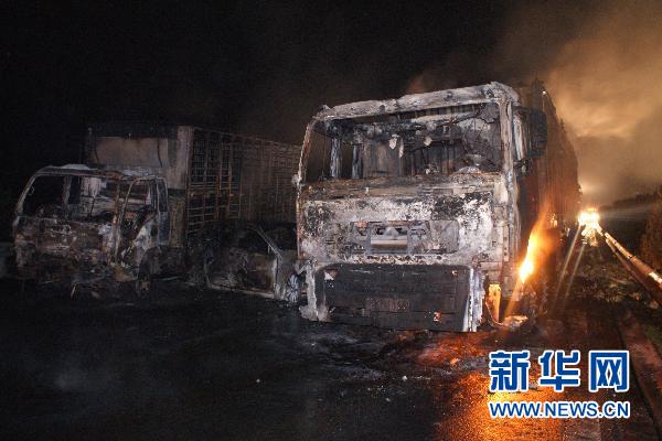 沈海高速多車連環(huán)相撞起火致交通擁堵7小時(shí)