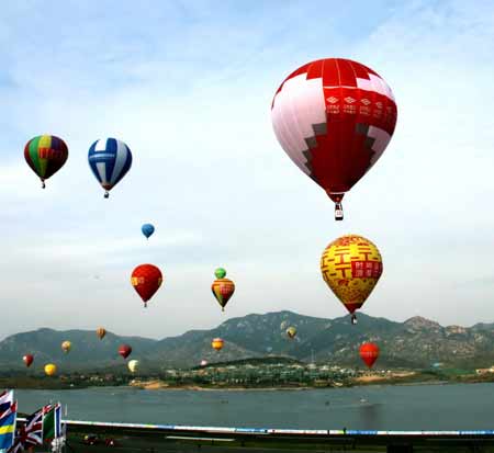 2010中國(guó)國(guó)際航空體育節(jié)表演精彩紛呈（二）