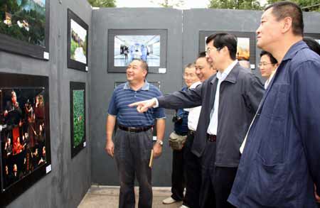 四川廣安舉辦“歌唱祖國”攝影藝術(shù)展(圖)