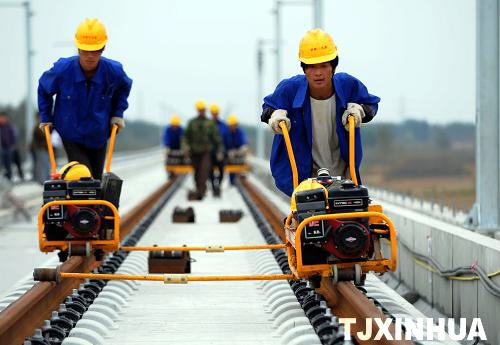 京滬高鐵鋪軌工作全面快速推進(jìn)