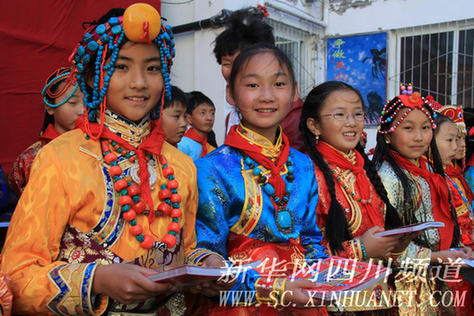 “中華民族一家親”文化下鄉(xiāng)活動(dòng)在康定縣啟動(dòng)