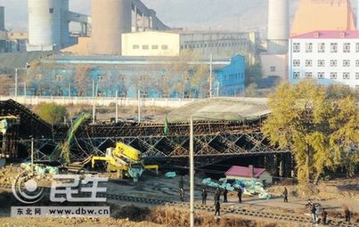 黑龍江雙鴨山一在建鐵路橋坍塌 無(wú)人員傷亡