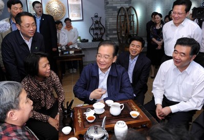 溫家寶赴廣州珠?？疾炝私饨?jīng)濟(jì)社會(huì)發(fā)展情況
