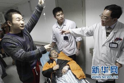 上?；馂氖鹿蕚麊T得到有效救治(圖)