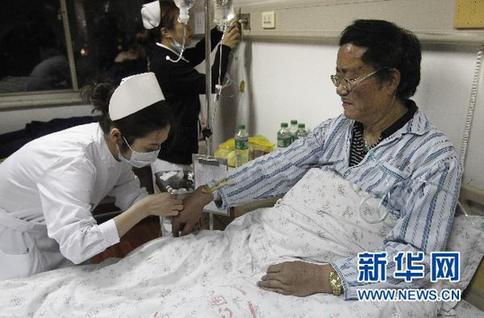 上?；馂氖鹿蕚麊T得到有效救治(圖)