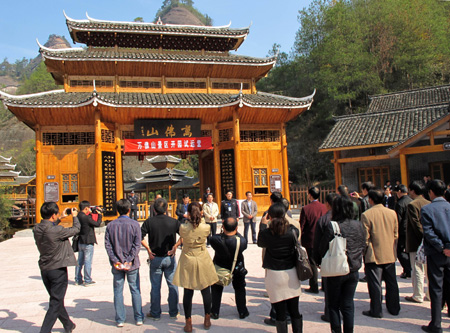 通道縣萬佛山景區(qū)開園試運(yùn)營(yíng)