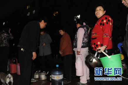鄭州水廠主管道發(fā)生爆裂 西南部停水80萬(wàn)人受影響