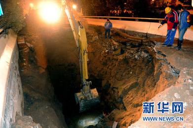 鄭州水廠主管道發(fā)生爆裂 西南部停水80萬人受影響