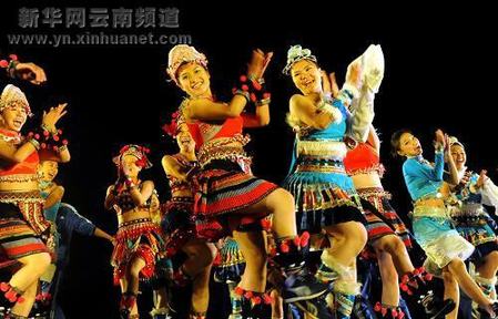 民族聯(lián)歡 同歌共舞