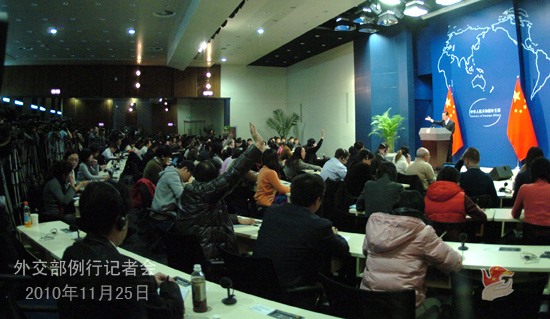 25日外交部發(fā)言人洪磊舉行例行記者會