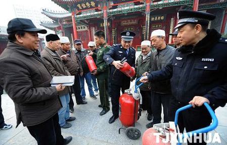 天津公安認真做好為少數(shù)民族服務(wù)工作