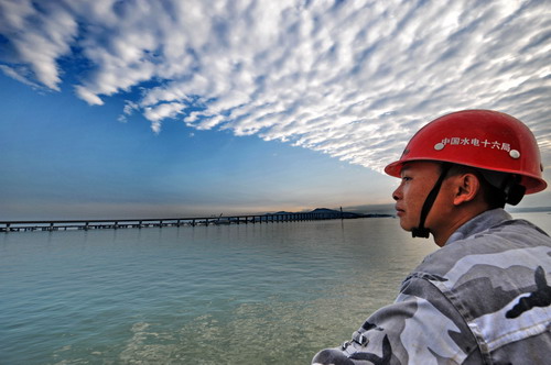平潭海峽大橋通車　結(jié)束輪渡進(jìn)出海島歷史