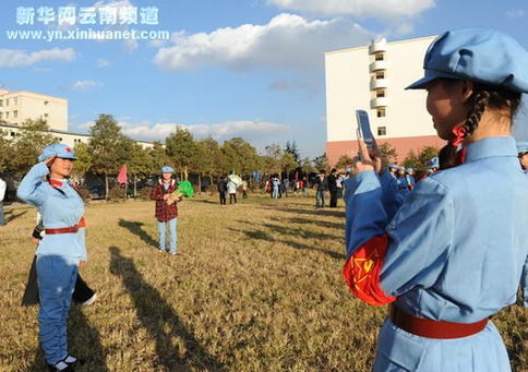 90后大學(xué)生愛(ài)“紅裝”
