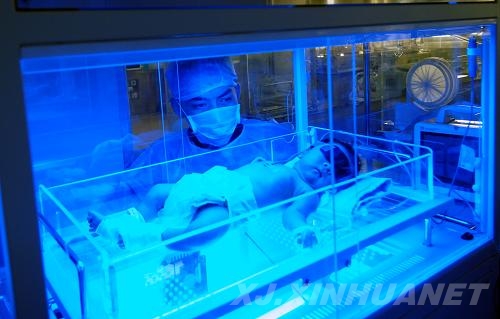 新疆建成首個新生兒無陪護(hù)、層流潔凈病房