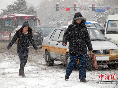 長(zhǎng)春市遭大到暴雪襲擊（組圖）