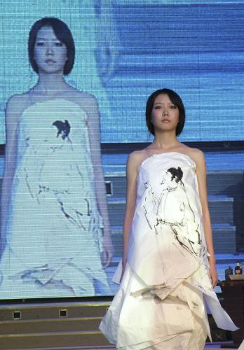 宣紙服裝演繹低碳時(shí)尚