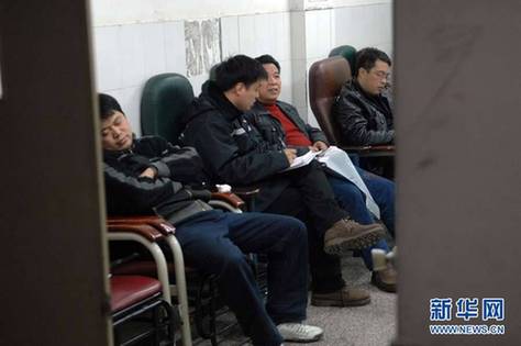 杭州機(jī)場(chǎng)高速兩輛大巴相撞多人傷亡(組圖)
