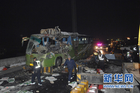 杭州機(jī)場(chǎng)高速公路客車(chē)相撞事故已造成6人死亡