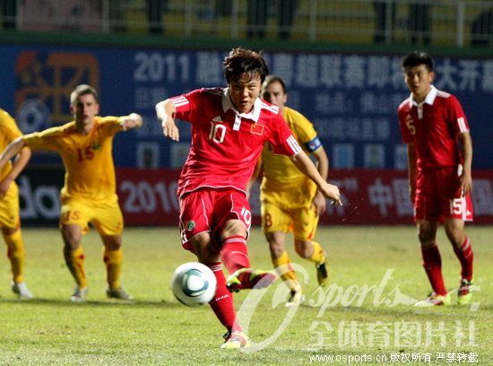 熱身賽-鄧卓翔點(diǎn)球絕殺 國(guó)足1-0小勝馬其頓