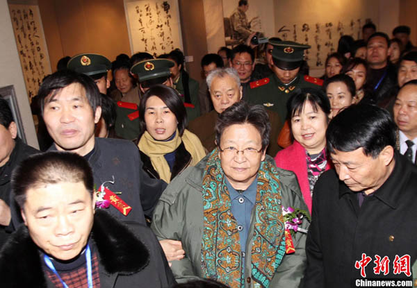 中國(guó)各地紀(jì)念毛澤東誕辰117周年