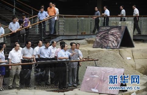 與人民在一起——中國領(lǐng)導(dǎo)人的一年足跡