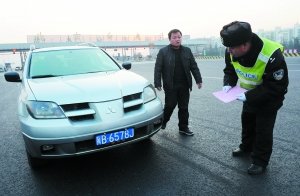 北京嚴查高峰時段外地車進五環(huán) 首日處罰37人