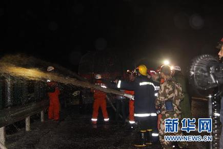 滬昆高速貴黃段多輛車連環(huán)相撞 交通暫時(shí)中斷