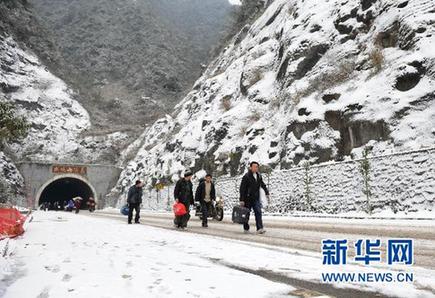 武廣高鐵回應(yīng)降速質(zhì)疑 稱速度暫時(shí)讓位安全