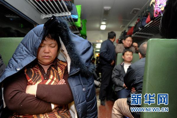 武廣高鐵回應(yīng)降速質(zhì)疑 稱速度暫時讓位安全