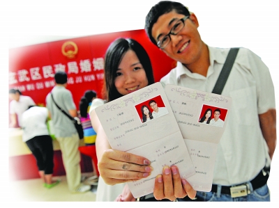 民政部擬推“婚禮式頒證” 改變“輕登記、重婚宴”