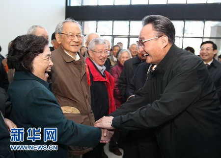 吳邦國考察清華大學(xué)：弘揚(yáng)清華百年文化<BR> 建設(shè)世界一流大學(xué)