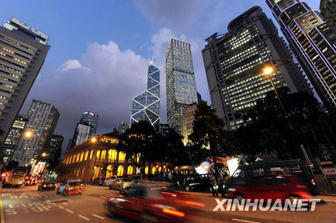 一升汽油16港元 香港市民如何應(yīng)對出行三高